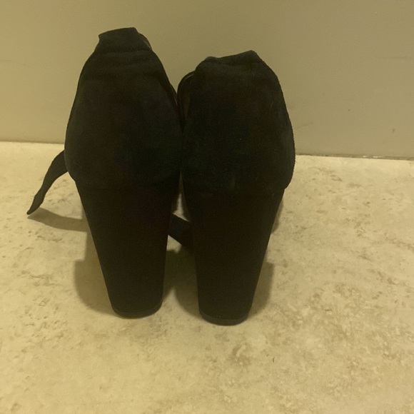 Pre-loved Steve Madden black suede high heels - Picture 3 of 5